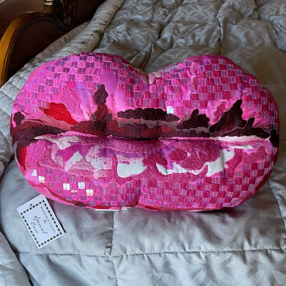 Lips Pillow